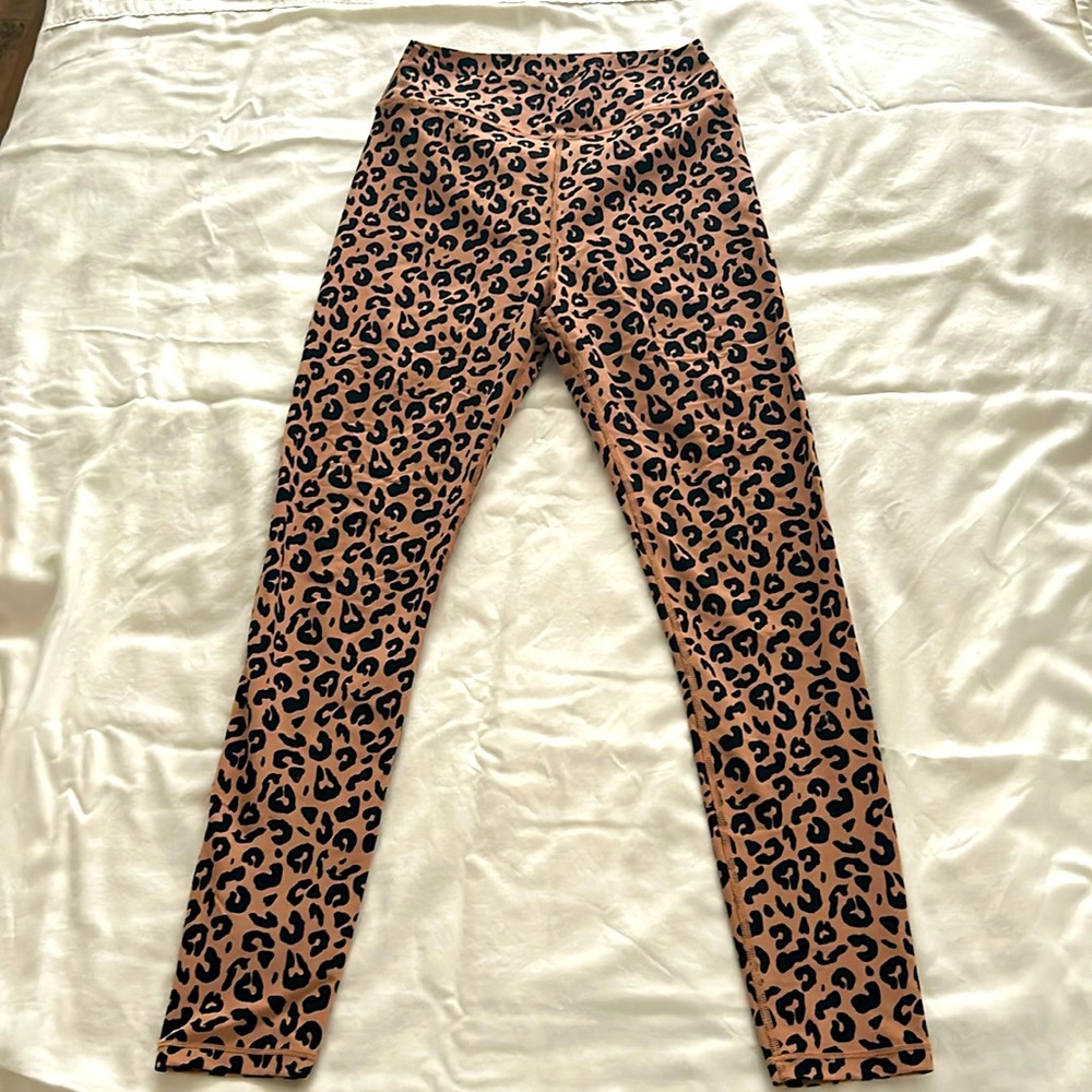 White Fox cheetah leggings M